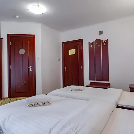 Hotel Q And