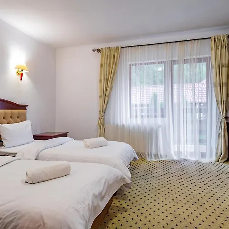 Hotel Q And 3*